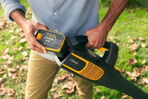 מפוח עלים נטען BL 700e + סוללה 4 אמפר ומטען סטיגה