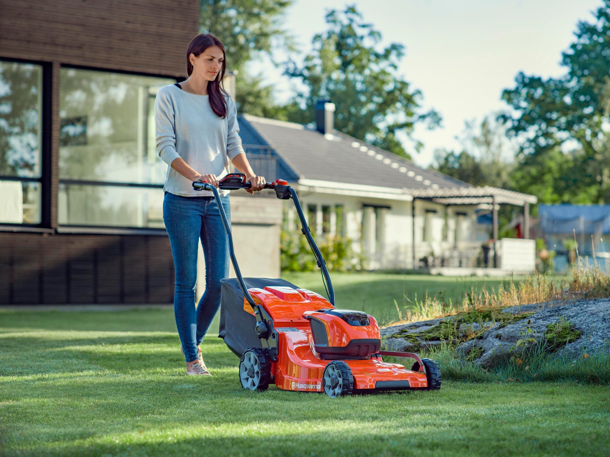 מכסחת הסעה עצמית נטענת    LC 353iVX